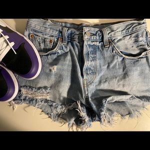 light denim Levi’s 501’s